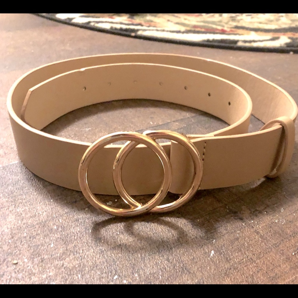Woman’s fashion belt